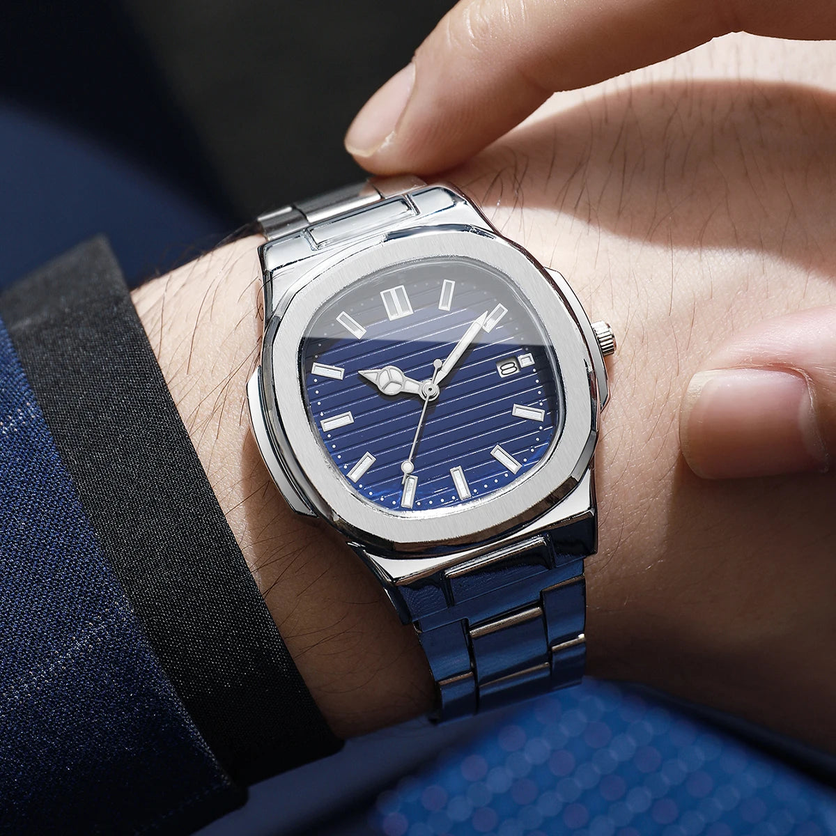 1pcs Men's Watch Fashion Casual Classic Square Scale Calendar Dial Trendy Handsome Quartz Watch ( Box Not Included)